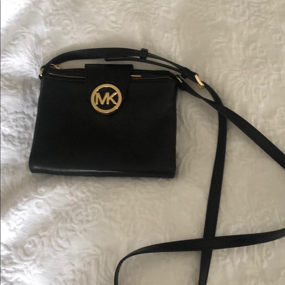 Michael Kors Handbags - Michael Kors crossbody purse